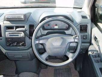 2002 Mitsubishi Dion Photos