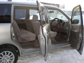 2002 Mitsubishi Dion Photos