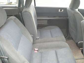 2002 Mitsubishi Dion Photos
