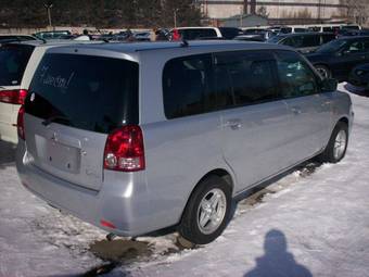 2002 Mitsubishi Dion Photos