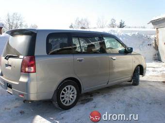 2002 Mitsubishi Dion Photos