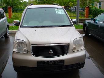 2002 Mitsubishi Dion Photos