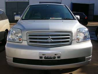2002 Mitsubishi Dion Photos