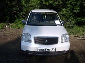 2002 Mitsubishi Dion Photos