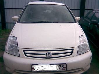 2002 Mitsubishi Dion Photos