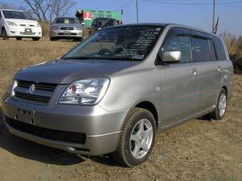 2003 Mitsubishi Dion Pics