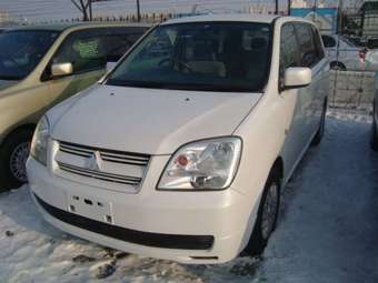 2003 Mitsubishi Dion Photos