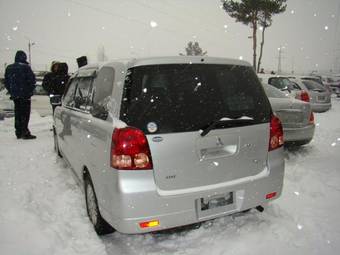 2003 Mitsubishi Dion Photos