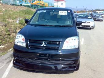 2003 Mitsubishi Dion Photos