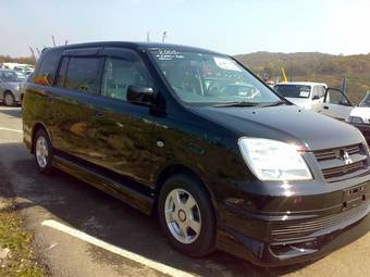 2003 Mitsubishi Dion Photos