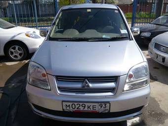 2003 Mitsubishi Dion Pics