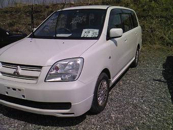 2003 Mitsubishi Dion Photos