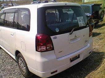 2003 Mitsubishi Dion Photos