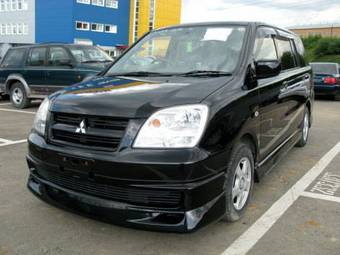 2003 Mitsubishi Dion Pics