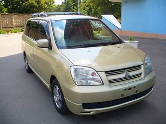 2003 Mitsubishi Dion Photos