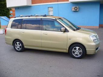 2003 Mitsubishi Dion Photos