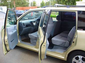 2003 Mitsubishi Dion Photos