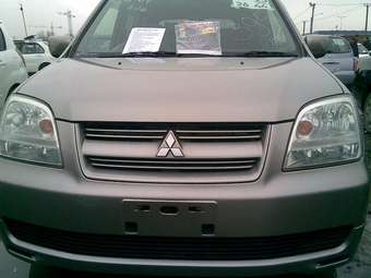 2004 Mitsubishi Dion Photos