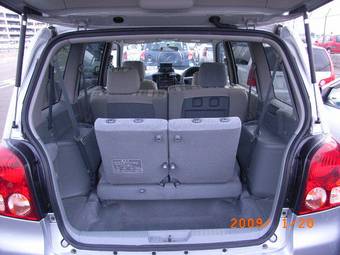 2004 Mitsubishi Dion Photos