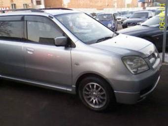 2004 Mitsubishi Dion Photos