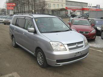 2004 Mitsubishi Dion Photos