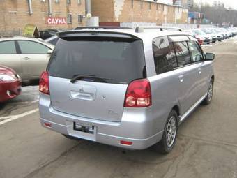 2004 Mitsubishi Dion Photos