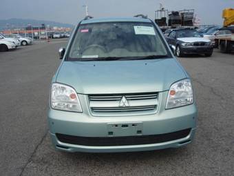 2004 Mitsubishi Dion Photos