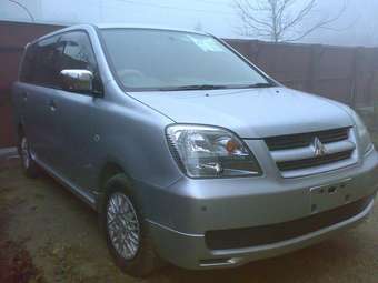 2005 Mitsubishi Dion Photos