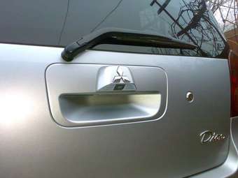 2005 Mitsubishi Dion Images
