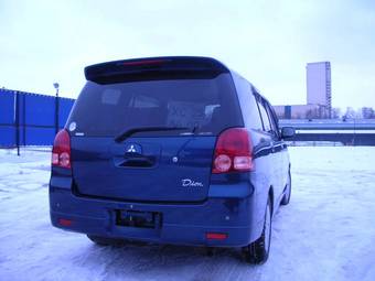 2005 Mitsubishi Dion Photos