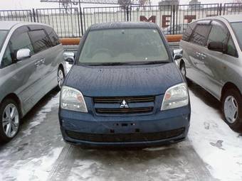 2005 Mitsubishi Dion Pics