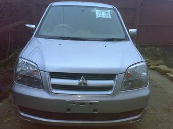 2005 Mitsubishi Dion Photos