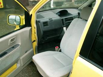 2002 Mitsubishi eK Wagon Pictures