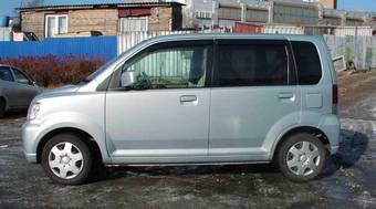 2002 Mitsubishi eK Wagon Pictures