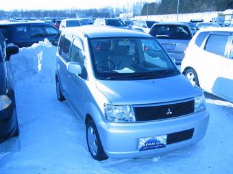 2003 Mitsubishi eK Wagon Pictures