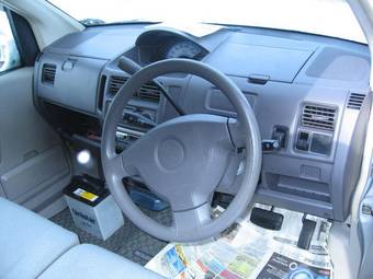 2003 Mitsubishi eK Wagon Pictures