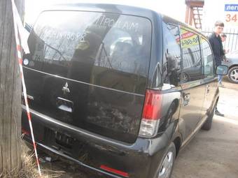 2004 Mitsubishi eK Wagon Pictures