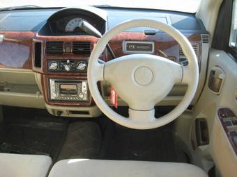 2004 Mitsubishi eK Wagon Pictures