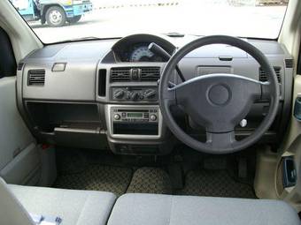 2004 Mitsubishi eK Wagon Pictures