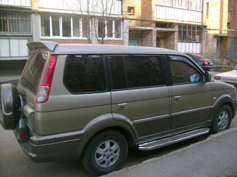 2004 Mitsubishi Freeca Pics