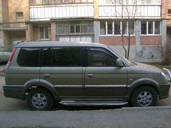 2004 Mitsubishi Freeca Pictures