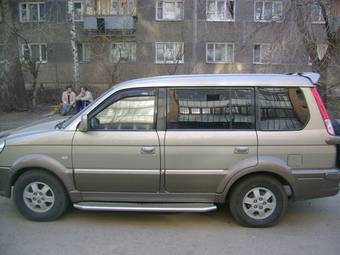 2004 Mitsubishi Freeca Pictures