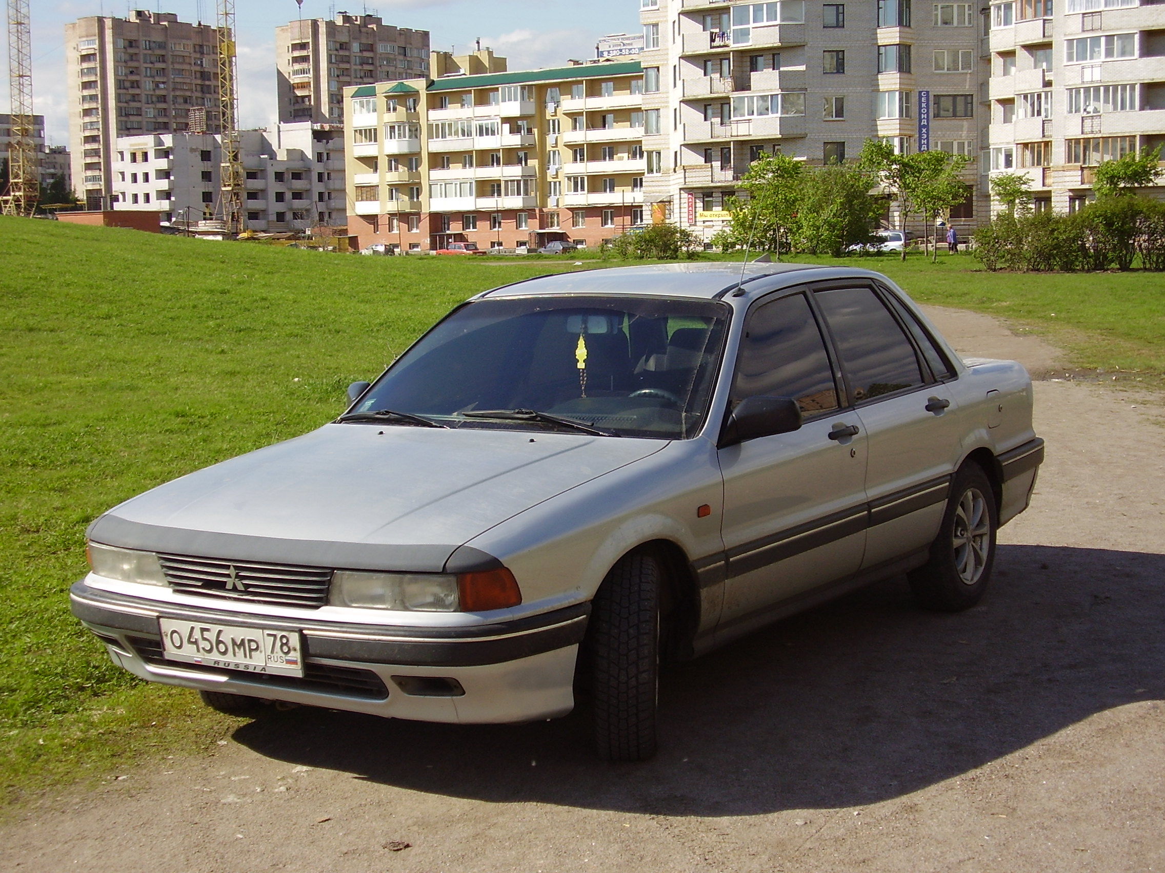 1990 Mitsubishi Galant specs