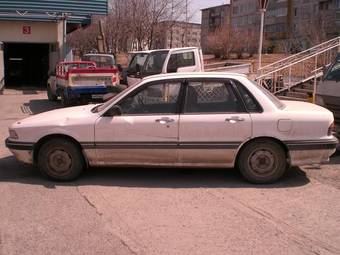 1990 Mitsubishi Galant Photos