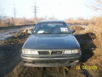 1990 Mitsubishi Galant Photos