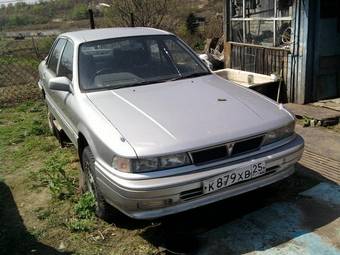 1990 Mitsubishi Galant Photos