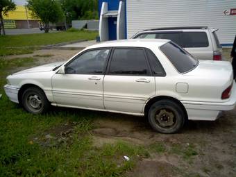 1990 Mitsubishi Galant Photos