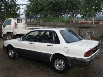 1990 Mitsubishi Galant Pictures