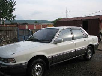 1990 Mitsubishi Galant Pictures