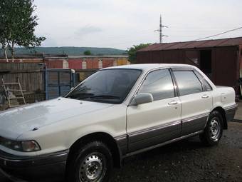 1990 Mitsubishi Galant Photos